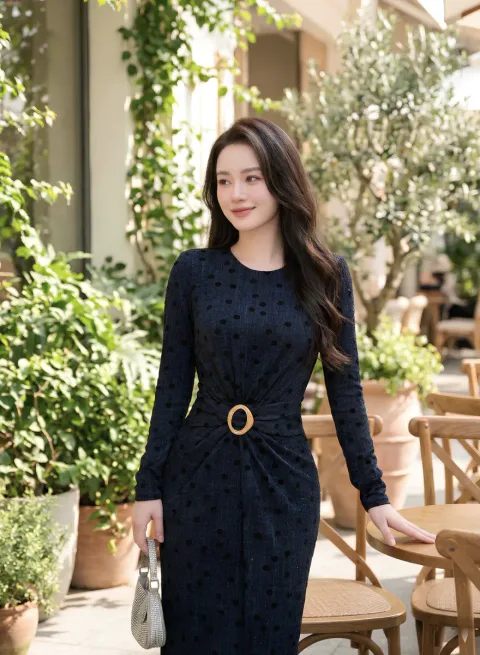 Đầm Body Chấm Bi Nhấn Khoen Eo Sang Trọng