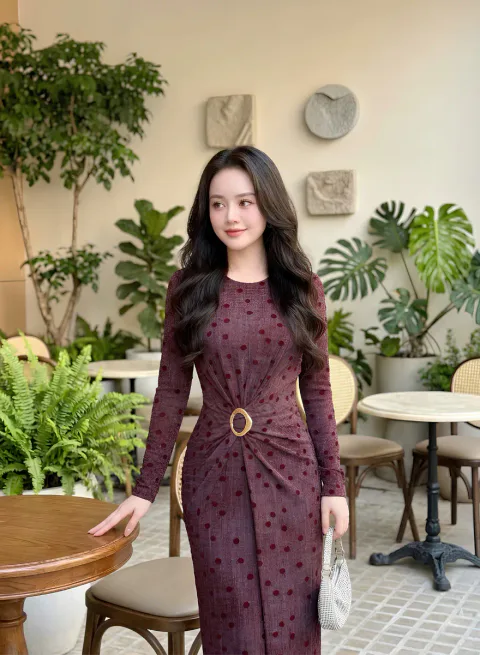 Đầm Body Chấm Bi Nhấn Khoen Eo Sang Trọng