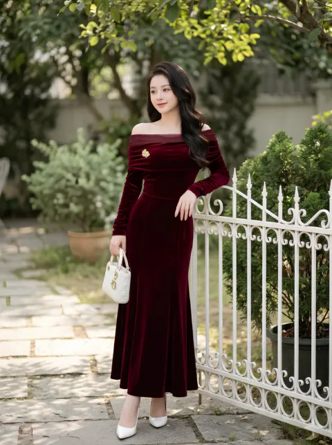 Đầm Nhung Trễ Vai Kèm Tag Sang Trọng