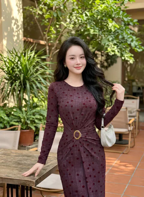 Đầm Body Chấm Bi Nhấn Khoen Eo Sang Trọng