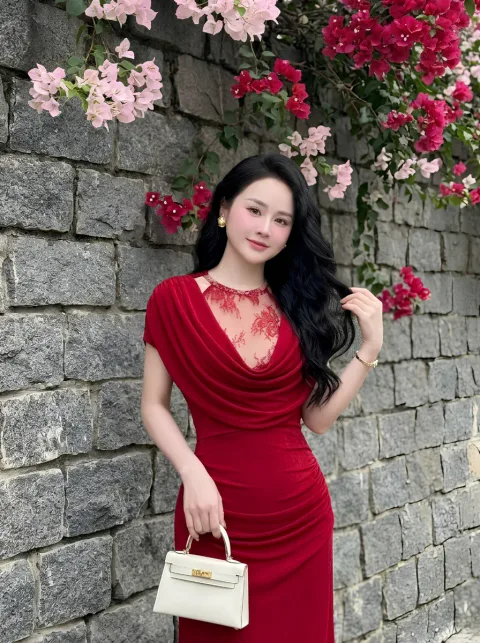 Đầm Cổ Yếm Nhũ Ánh Kim Cao Cấp