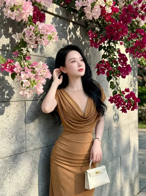 Đầm Cổ Yếm Nhũ Ánh Kim Cao Cấp