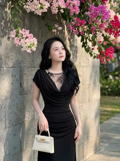 Đầm Cổ Yếm Nhũ Ánh Kim Cao Cấp