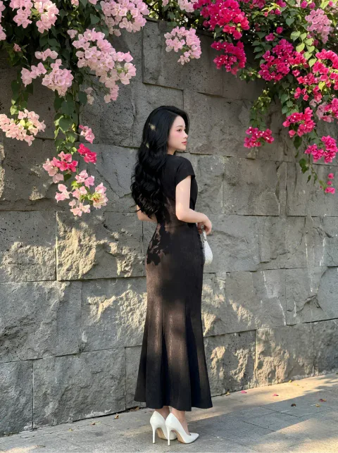 Đầm Cổ Yếm Nhũ Ánh Kim Cao Cấp