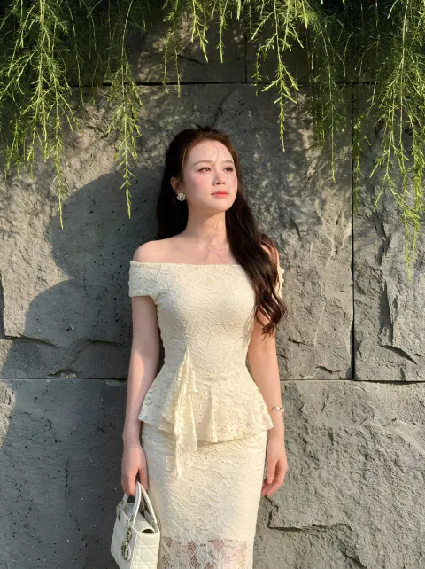 Đầm Ren Peplum Trễ Vai Cao Cấp