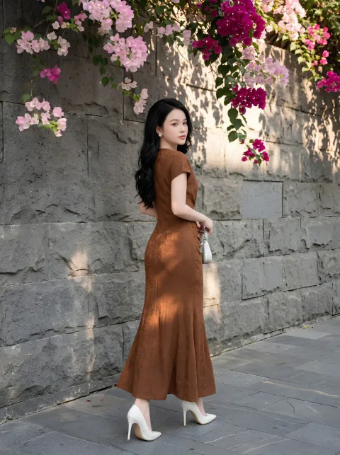 Đầm Cổ Yếm Nhũ Ánh Kim Cao Cấp