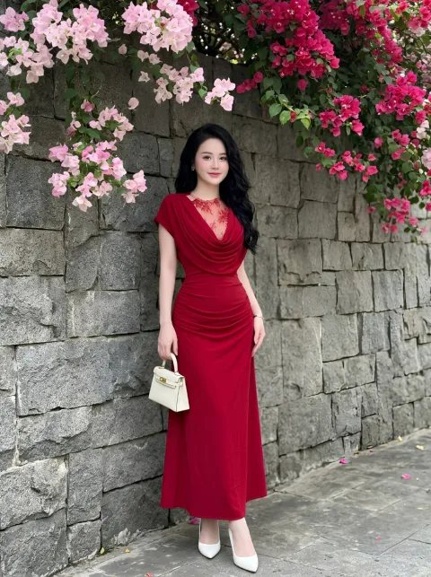 Đầm Cổ Yếm Nhũ Ánh Kim Cao Cấp