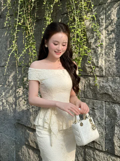 Đầm Ren Peplum Trễ Vai Cao Cấp